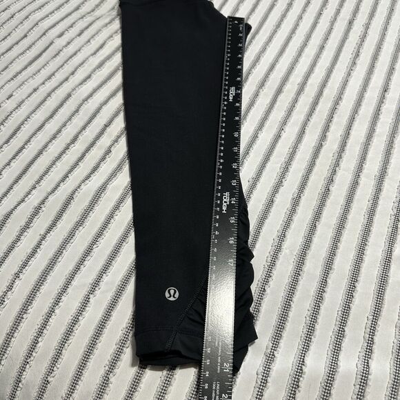 Lululemon Ruched Waist And Side Bottom Black Capri Leggings Size 4 Yoga Athletic - Picture 10 of 11